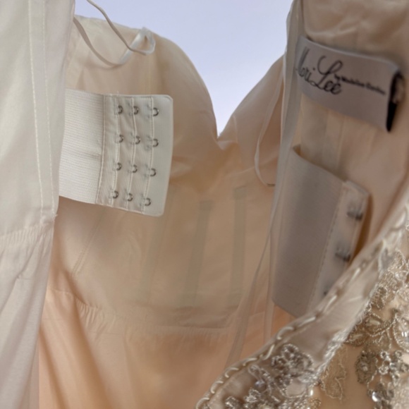 Brand New size 16 - Never worn wedding dress - Picture 7 of 7